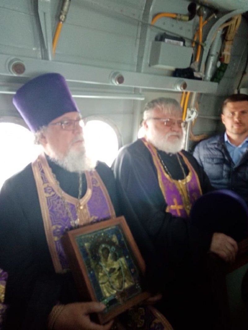 Священники РПЦ совершили воздушный крестный ход над Волгоградом против коронавируса — фото - 3 - изображение