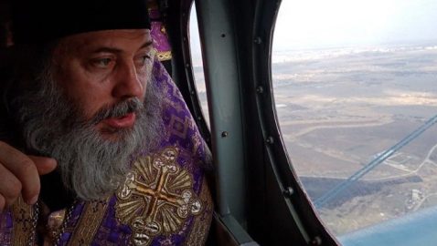 Священники РПЦ совершили воздушный крестный ход над Волгоградом против коронавируса — фото