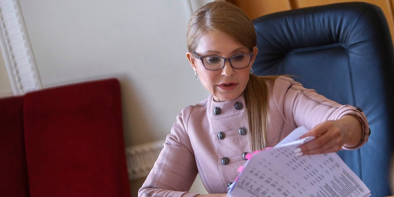Тимошенко принесла на Банковую письмо Зеленскому