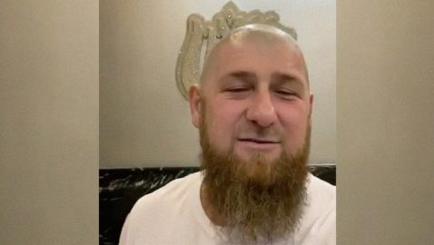 Кадыров побрился наголо в ответ на просьбы открыть парикмахерские
