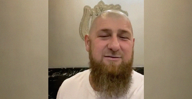Кадыров побрился наголо в ответ на просьбы открыть парикмахерские
