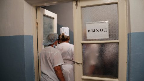 Глава МОЗ пообещал не увольнять медиков и не закрывать больницы
