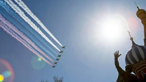9 мая Путин пообещал парад самолётов и салюты в городах
