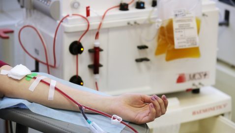 В Беларуси начали лечить от COVID-19 при помощи донорской плазмы