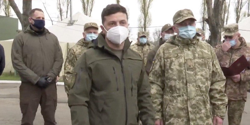 Зеленский привёз военным в Донецкую область средства индивидуальной защиты от COVID-19