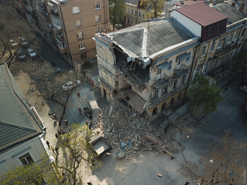 В центре Одессы частично обрушился дом - 2 - изображение