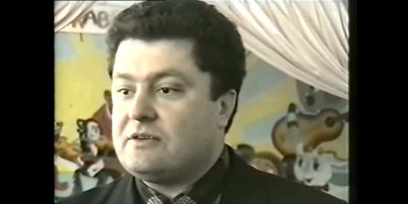 В сети появился агитфильм Порошенко 1998 года