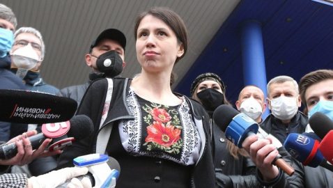 Суд разрешил изъять у Черновол документы на наградное оружие