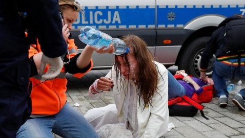 В Польше полиция слезоточивым газом разогнала митинг против карантина