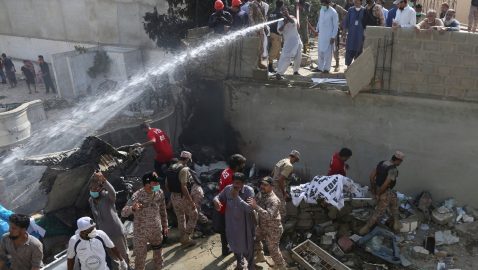 Выживший при крушении Airbus A-320 в Пакистане рассказал, как выбирался из горящего самолета