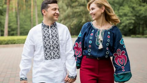 Украинский бренд нарвался на критику, разместив фото Зеленских в вышиванках