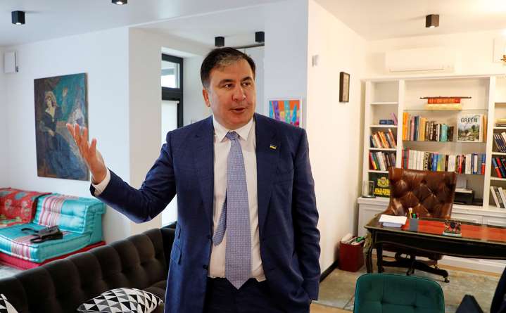 Саакашвили ищет реформаторов через Facebook