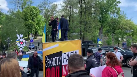 В центре Киева митингуют предприниматели, к ним приехал Автомайдан