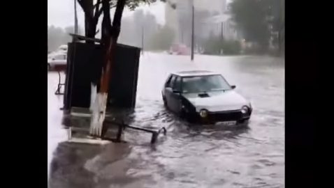 Одессу затопил ливень, есть «утонувшие» автомобили