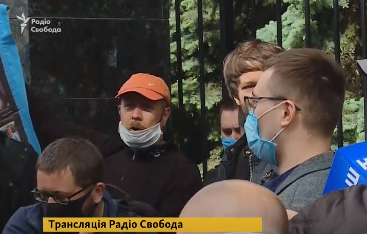 Сторонники Стерненко исполнили гимн и крикнули «Путин – х**ло»