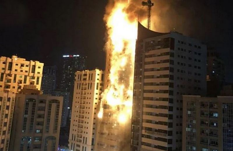 В ОАЭ горит 45-этажный небоскрёб, видео