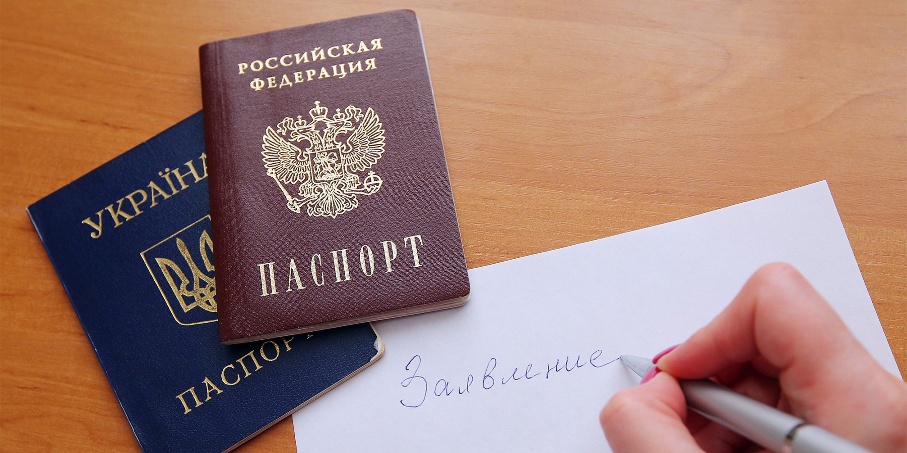 Заступились за Казарина? МИД оправдал получение крымчанами российских паспортов