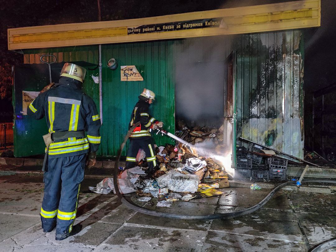 В киевском торговом павильоне сгорела женщина