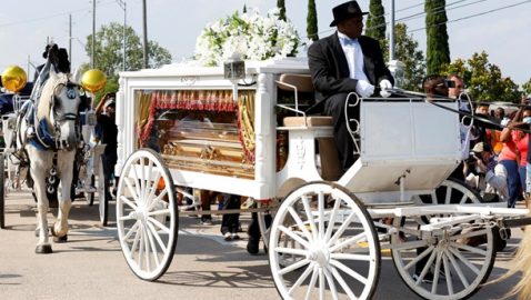 В США похоронили убитого полицейскими Джорджа Флойда