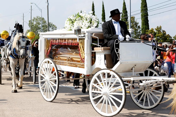 В США похоронили убитого полицейскими Джорджа Флойда