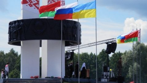 Кабмин открыл границу с Россией и Беларусью