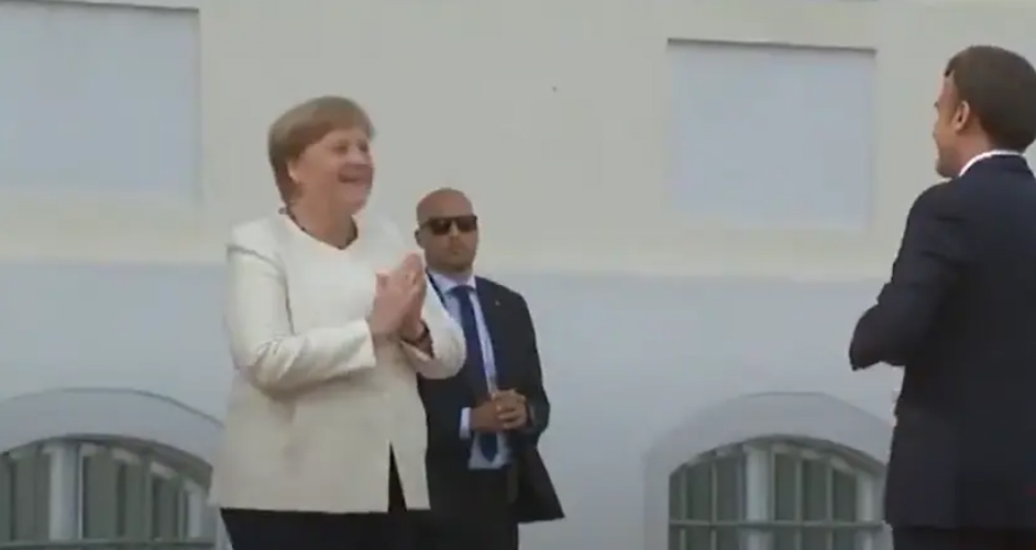 Макрон и Меркель показали, как коронавирус изменил дипломатический этикет