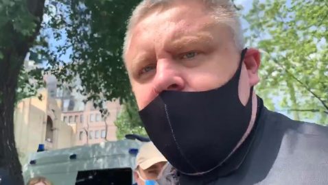 Видео: глава киевской полиции уходит от вопросов о нападении на журналистов Шарий.нет