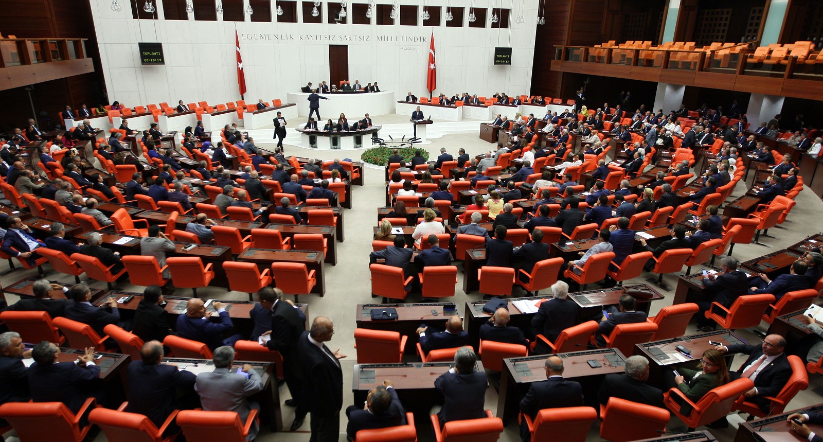 В Турции трое депутатов парламента заразились COVID-19