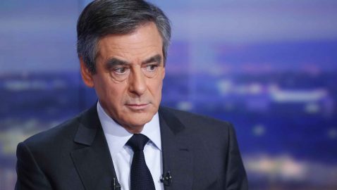 Суд приговорил бывшего премьера Франции к 2 годам тюрьмы