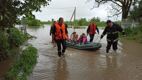 У Зеленского поблагодарили страны за помощь в борьбе с наводнениями