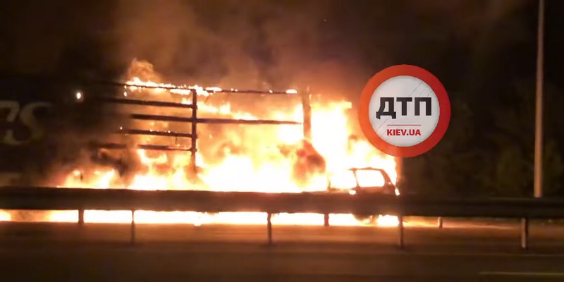 Под Киевом в результате ДТП сгорел водитель Lexus - 2 - изображение