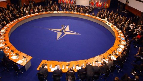 В НАТО считают военную активность РФ одним из крупнейших вызовов для Альянса