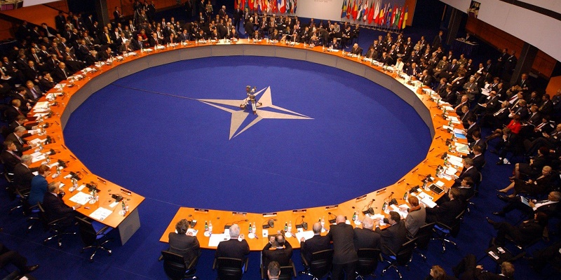 В НАТО считают военную активность РФ одним из крупнейших вызовов для Альянса