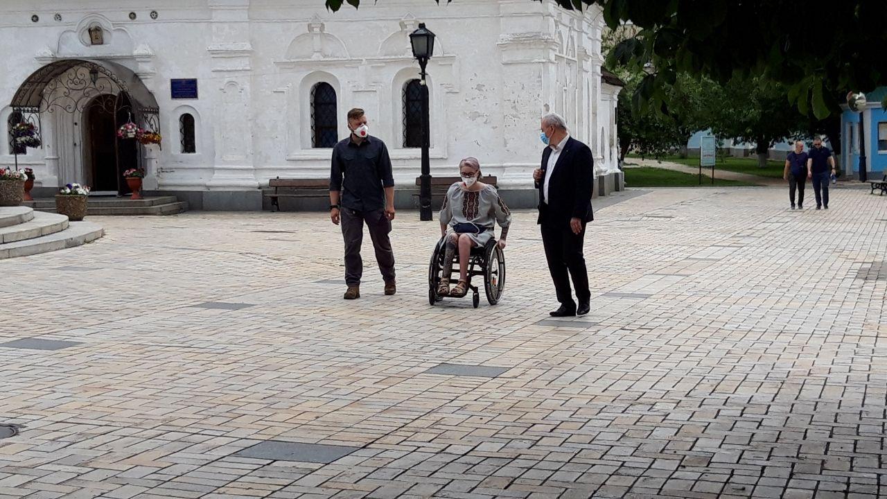 В Киеве прощаются с отцом Порошенко - 5 - изображение