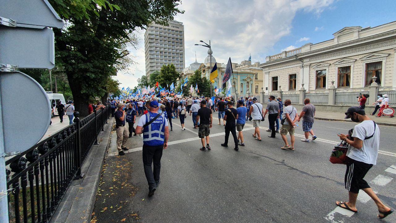 Профсоюзы митингуют возле Верховной Рады - 5 - изображение
