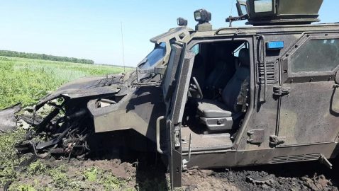 На Донбассе подорвался автомобиль ВСУ: 10 военнослужащих ранены
