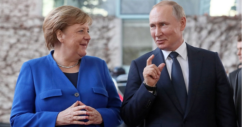 Путин и Меркель обсудили по телефону Украину