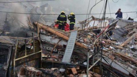 Взрыв бензовоза в Китае: девять погибших, сотни раненых, разрушены здания