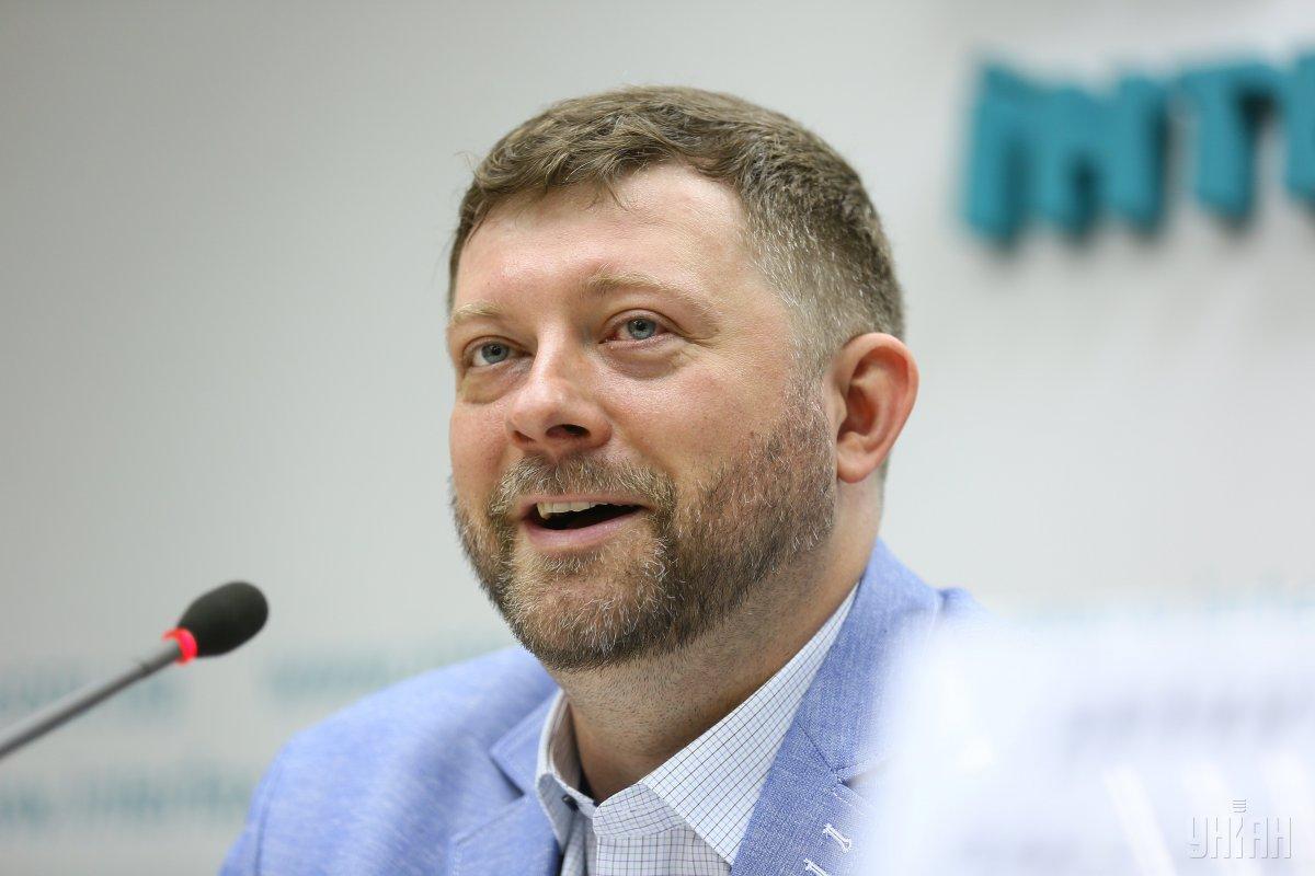 Корниенко в парламенте перепутал микрофон с телефоном (видео)