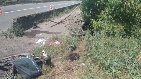 На Львовщине водитель сбил пешехода, слетел с моста в реку и погиб