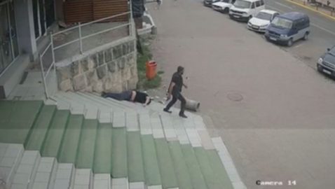 Убийство во время драки в Черновцах попало на видео