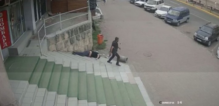Убийство во время драки в Черновцах попало на видео