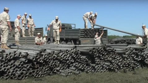 Российские военные прокладывают трубопровод в Симферополь – видео
