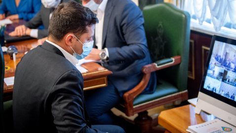 Зеленский поговорил по телефону с Путиным накануне «режима тишины» на Донбассе