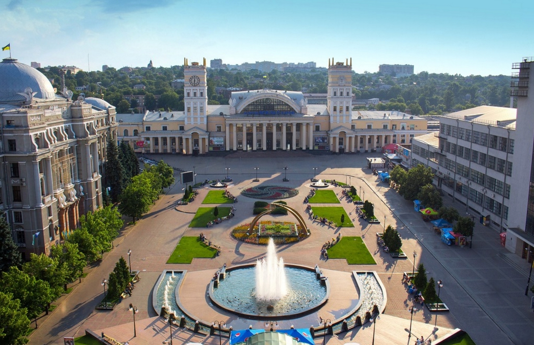В Харькове сообщили о массовом минировании вокзалов, банков, гостиниц, медицинских отделений