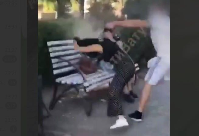 Появилось видео нападения Нацкорпуса на сторонников ППШ в Харькове
