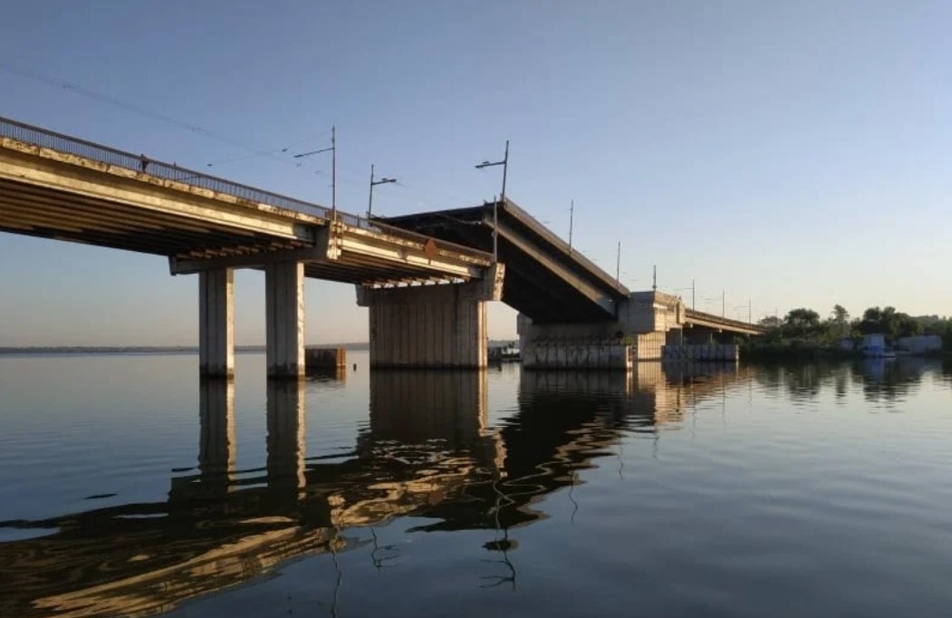 В Николаеве поднялся мост через Ингул: движение заблокировано