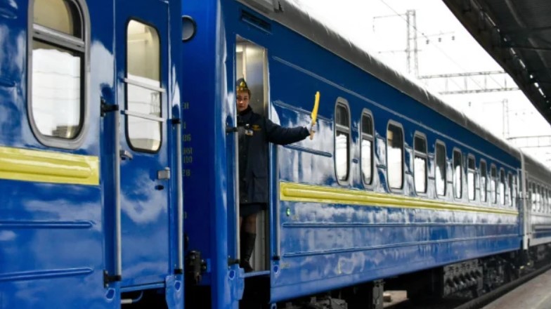 В Укрзализныце рассказали, почему начали продажу билетов на все места в поездах