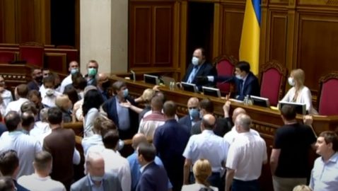 Фракция Порошенко мешала принимать закон о поступлении детей Донбасса в вузы без ВНО