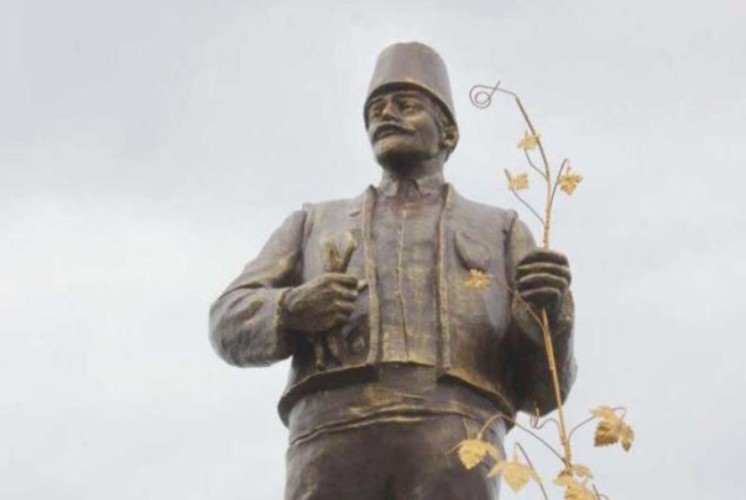 На Одесчине памятник Ленину превратили в болгарского переселенца
